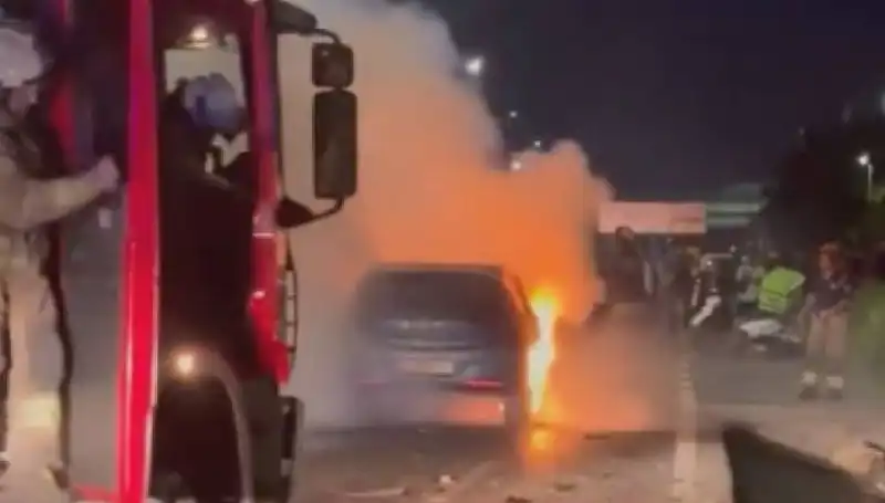 Otoyolda Bariyerlere Çarpan Araç Alev Alev Yandı, Sürücü Son Anda Kurtuldu!