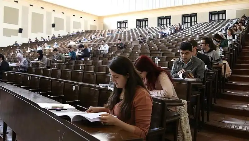 Üniversite Kayıtları İçin Son Gün! Acele Edin, Fırsatları Kaçırmayın!