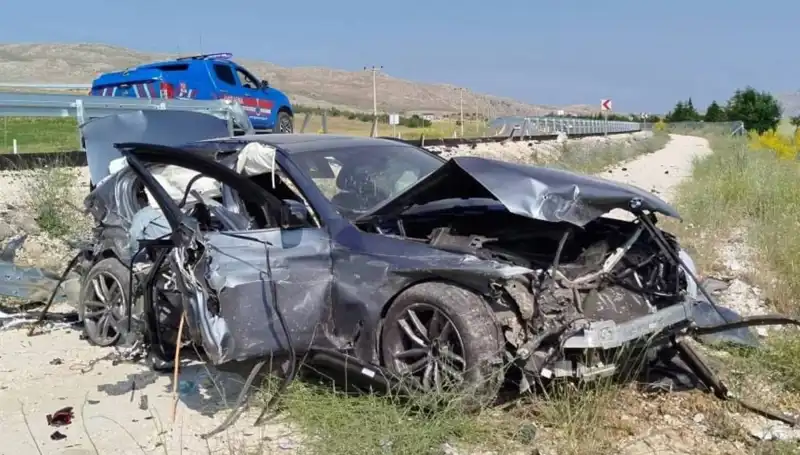 Sivas'ta İki Trafik Kazasında 9 Kişi Yaralandı: Ayrıntılar Ortaya Çıktı