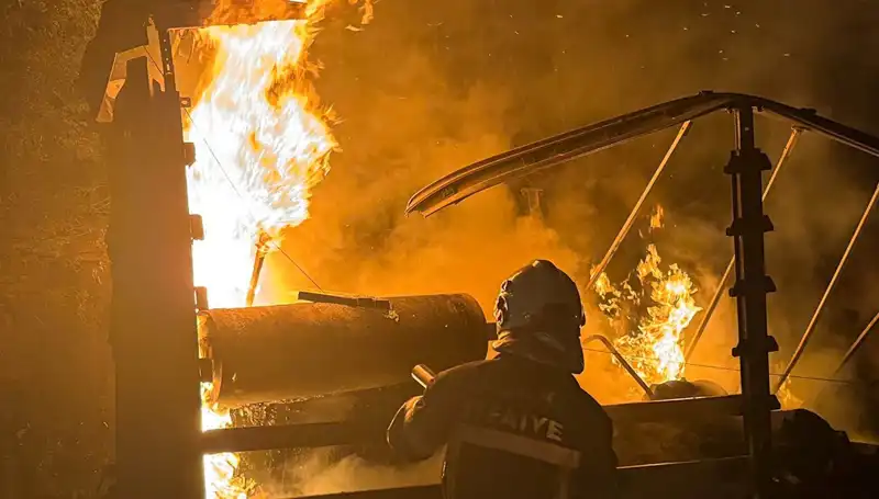 Tırda Başlayan Yangın Ağaçları Kül Etti: Korkutan Manzaralar Ortaya Çıktı