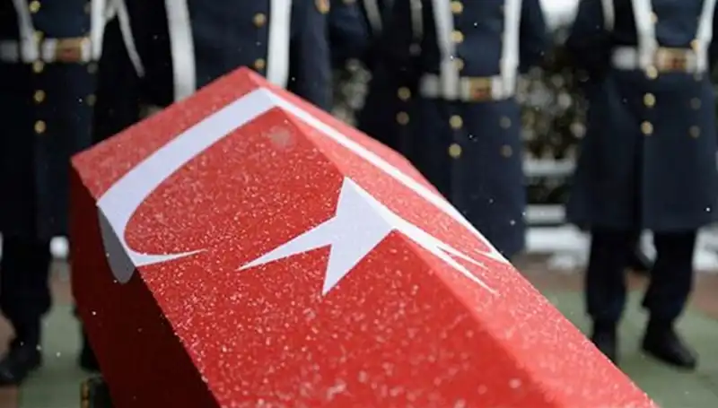 Pençe Kilit Operasyonu’nda Yaralanan Askerimiz Şehit Oldu: Ülke Yasta