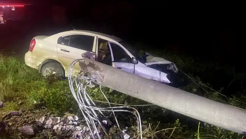 Beton Direğe Çarpan Sürücü, Hayatı İçin Mücadele Ediyor!