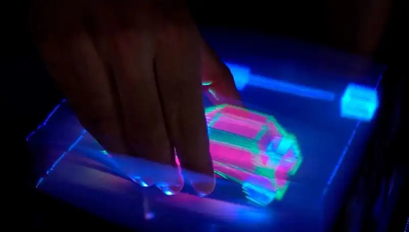 Dünyanın İlk Etkileşimli 3D Hologramı: Geleceğe Yolculukta Yeni Bir Dönem!