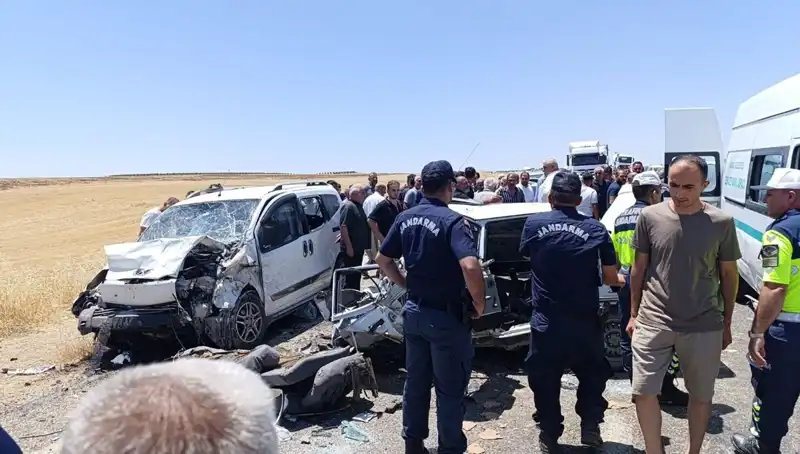 Otomobil ve Hafif Ticari Araç Kaza Yaptı: 4 Ölüm, 1 Yaralı