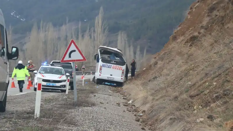 Oltu'da İşçi Servisi Aracı Kaza Yaptı: Yaralı Sayısı Üzücü Derecede Yüksek