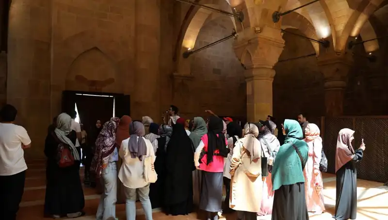 Dünyada Eşi Benzeri Olmayan Bir Dil: Kısır Düşünceler ve Kalem Kırıklığı