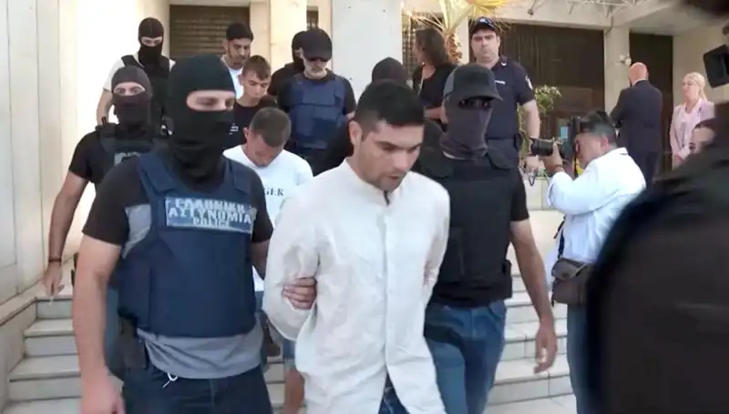 Atina'da Şok Cinayet: Öldürülen Profesörün Eski Eşi ve Diğerleri Gözaltında