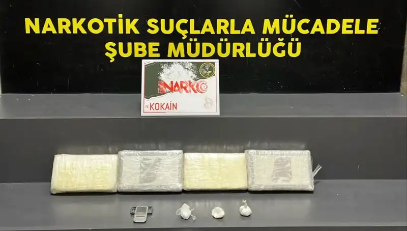 İzmir'de Uyuşturucu Operasyonu: 20 Kişi Gözaltına Alındı!