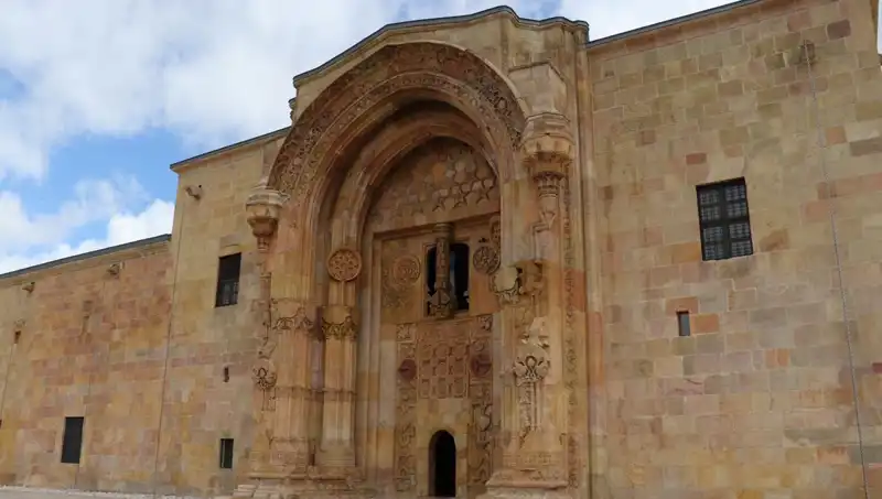 Divriği Ulu Camii ve Darüşşifası: Kültürel Mirasın Kalbinde Ziyaretçi Akını