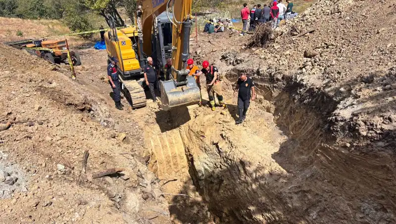 Manisa'da Havuz Kazısında Beklenmedik Toprak Kayması: İki Can Gitti!