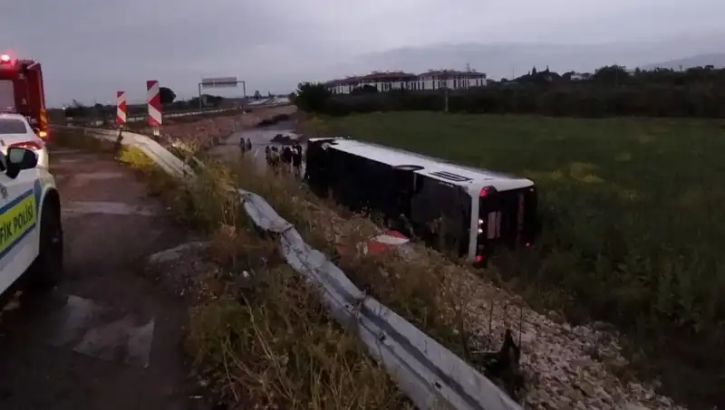 Manisa'da Yolcu Otobüsü Kazası: Korkunç Anlar ve Yaralılar