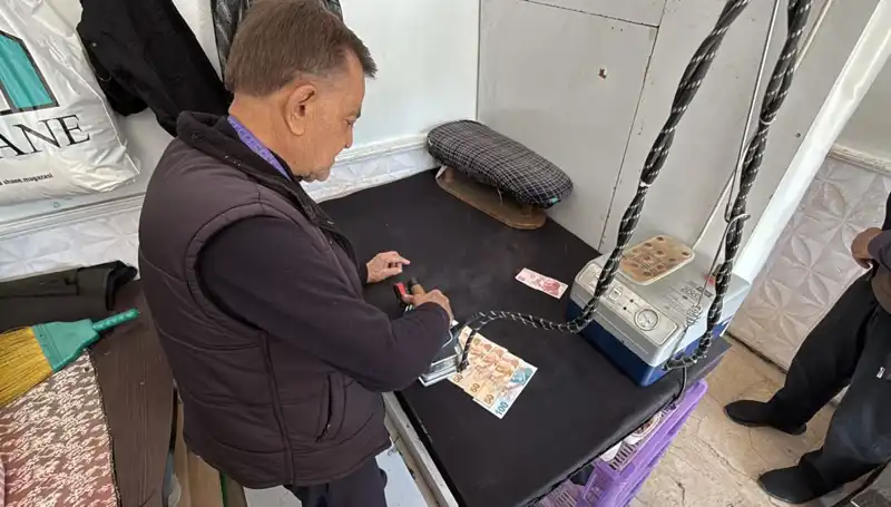 47 Yıllık Terzi Ahmet'in İlginç Para Ütüleme Geleneği