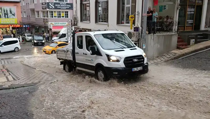 10 Dakikalık Şiddetli Sağanak, Şehirde Tarihi Su Baskınlarına Neden Oldu