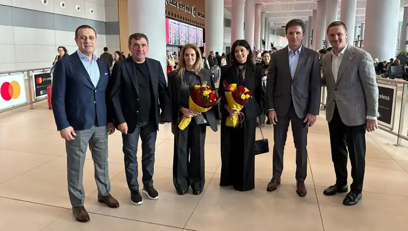 Hagi ve Popescu İstanbul’da! Efsane İkili Tekrar Bir Araya Geldi