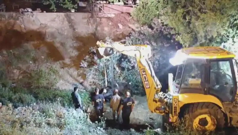 Hatay'da İnek İçin Düzenlenen İlginç Kurtarma Operasyonu: Başarıyla Sonuçlandığı Anlar