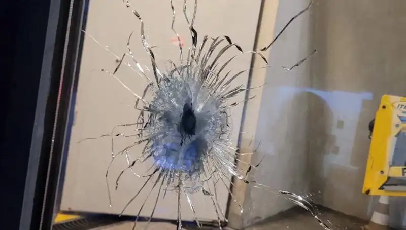 Fransa'da Hapishanelere Saldırılar: Kundaklanan Araçlar ve Otomatik Silahlarla Ateş Açıldı
