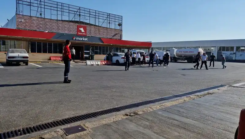 Omuz Atma Kavgası: İki Aile Akaryakıt İstasyonunda Büyüyen Çatışma