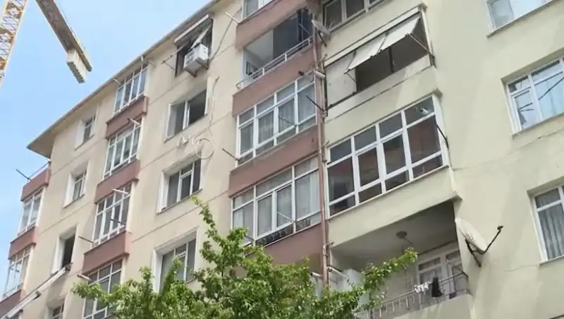 İstanbul’daki 96 Dairelik Sitede Kolon Patlaması: Tahliye İşlemleri Başladı