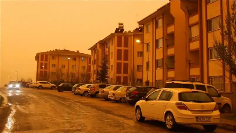 Çöl Tozu ve Sağanak Yağış Bir Araya Geliyor: Meteoroloji Uyardı!