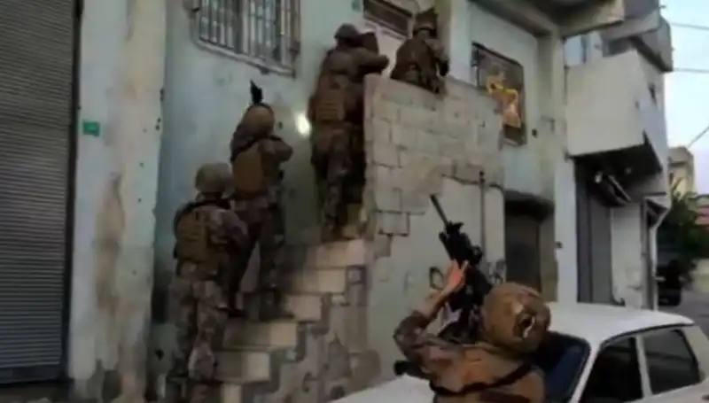DAEŞ Terör Örgütüyle Mücadelede Tarihi Operasyon: 210 Şüpheli Yakalandı!