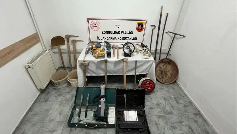 Çaycuma'da Kaçak Kazı Yapan Beş Kişi Gözaltına Alındı