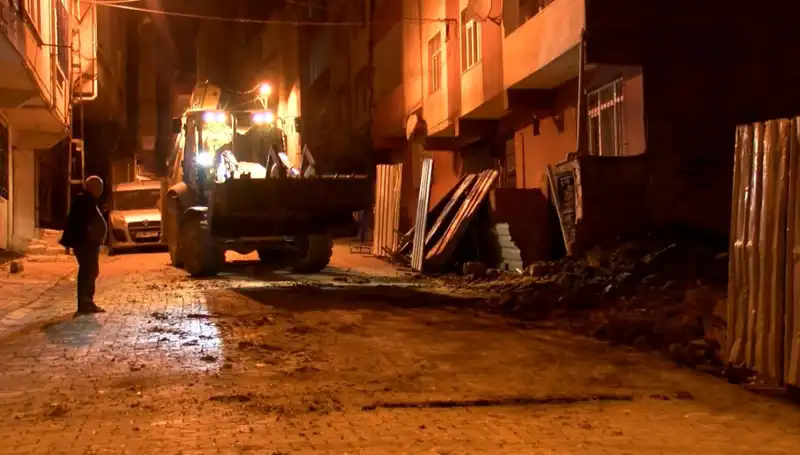 Bağcılar'da Yana Eğilen Bina Neden Boşaltıldı? İşte Tüm Detaylar