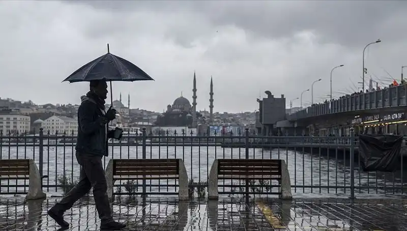 İstanbul'da Bahar Rüzgarı Yerini Soğuk Kışa Bırakıyor
