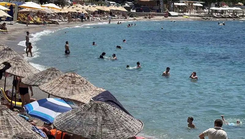 Yazın En Sıcak Günü: Sıcak Hava Dalgası Plajları Doldurdu