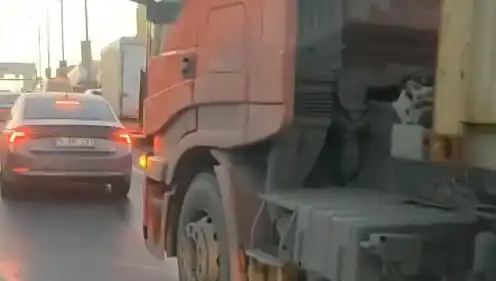 D-100’de Yol Verme Kavgası: TIR Sürücüsü Olay Yerine Yıldırım Hızıyla Geri Döndü!