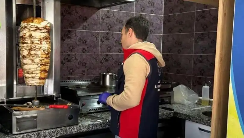 Tavuk Döner Skandalı: İşletmelere Sıkı Baskınlar ve Rahatsız Edici Gerçekler