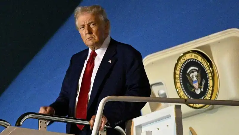Katar'dan Trump'a Uçan 400 Milyon Dolarlık Jet Görüntülendi!