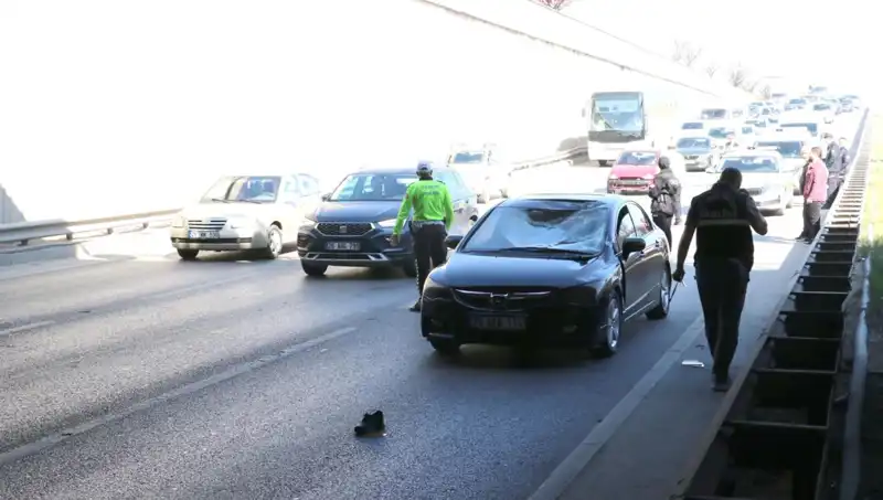 Polisten Kaçan Şüpheli Üst Geçitten Atladı, Olay Kameralara Yansıdı