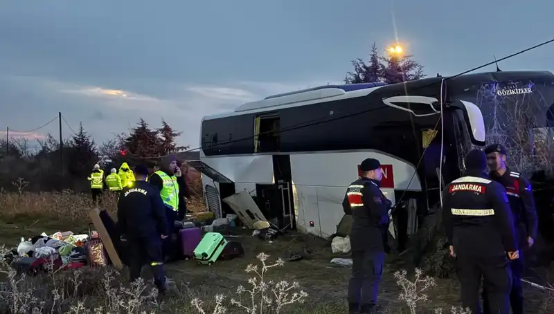 Çanakkale’de Feci Kaza: Kontrolden Çıkan Otobüs Şarampole Uçtu, 37 Yaralı