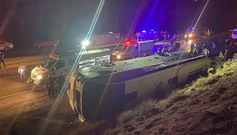 İşçi Servisinin Şarampole Devrilmesi Sonucu 23 Kişi Yaralandı