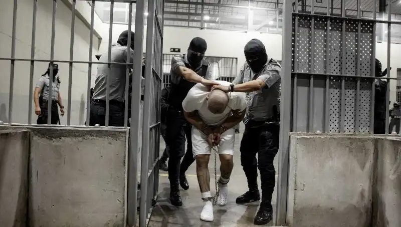 El Salvador'daki Göçmen Krizi: Trump'ın Cevapsız Kaldığı Sorular