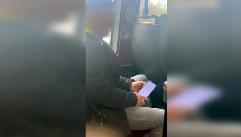 Minibüste Genç Kızı Taciz Eden Şüpheli, Polis Tarafından Hızla Yakalandı