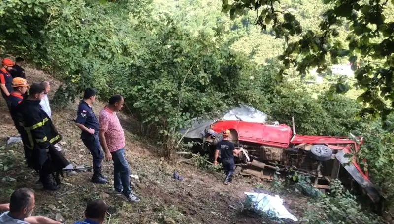 Fındık İşçilerini Taşıyan Araç Şarampole Yuvarlandı: Hayatlar Kayıp