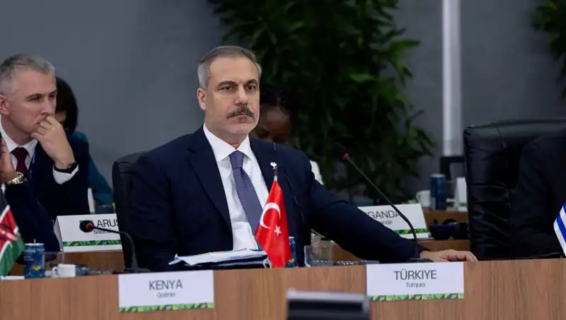 Fidan BRICS Zirvesi'nde Yapay Zeka Uyarısı Yaptı: Tedbir Alınmalı!
