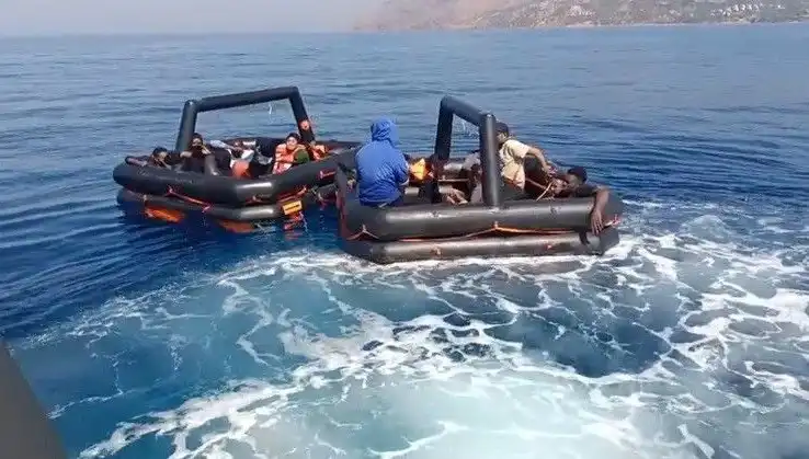 Ayvacık’ta Deniz Polisi, 19 Kaçak Göçmeni Kurtardı!
