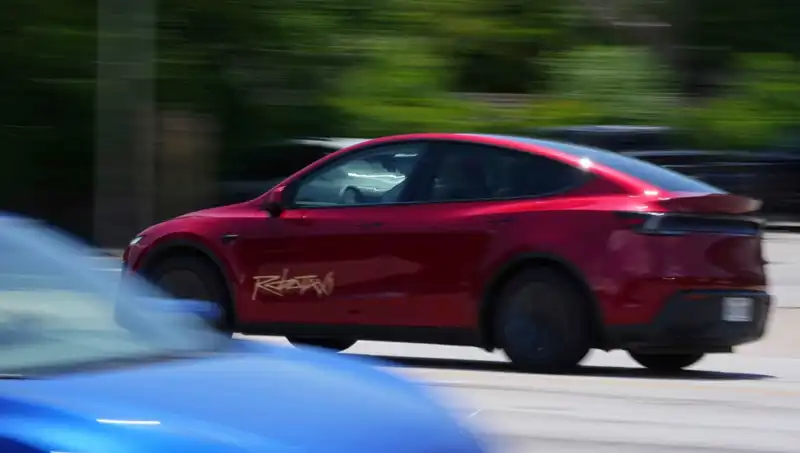 Elon Musk’ın Robotaxi Macerası: Hız ve Kontrol Sorunları!
