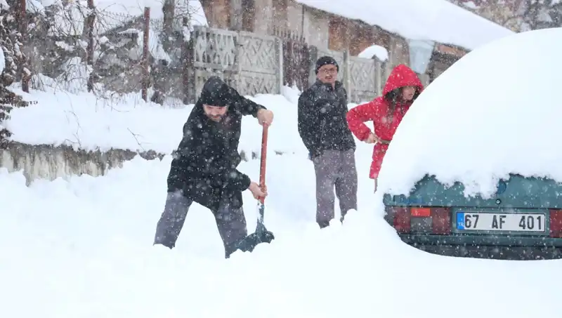 Kar Yağışı Nedenleriyle 14 Nisan Okullar Tatil Mi? Detaylar Burada!