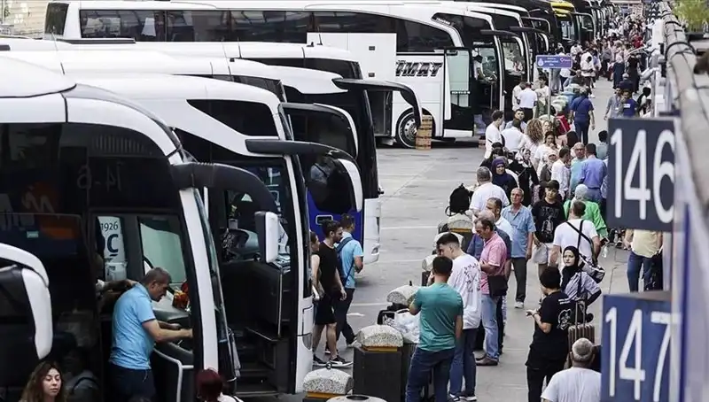 İstanbul'dan Ayrılış: 2023'te 369 Bin Kişi Şehri Terk Etti