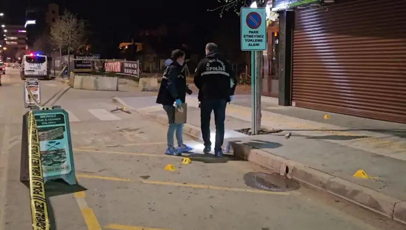 Pideci Dükkanında Kanlı Kavga: Bir Kişi Hayatını Kaybetti, Üç Yaralı