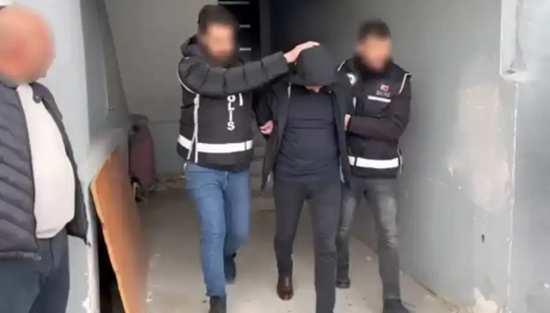 Dört İlde Dev Operasyon: Çeteler Üzerine Baskınlar ve Ele Geçirilen Silahlar