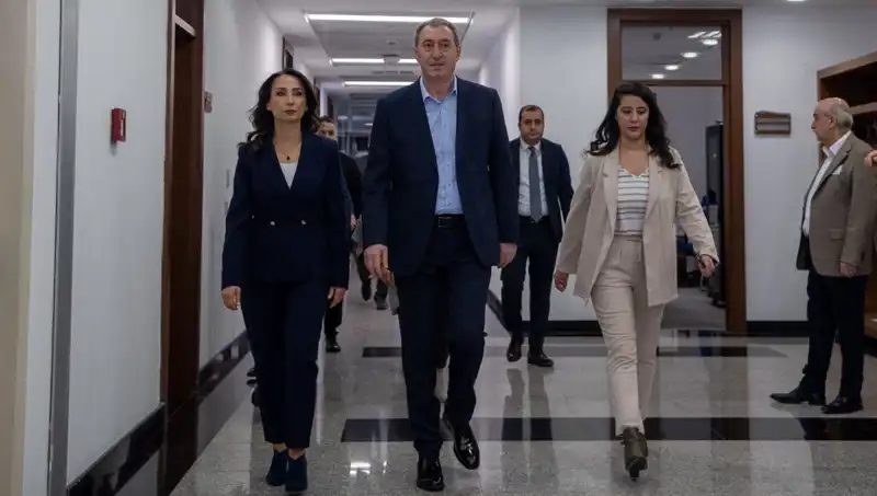 DEM Partisi Heyeti Siyasi Partilerle Kriz Yönetimi İçin Toplanıyor