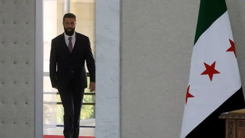 Paris'te Şara-Macron Zirvesi: Fransa Yeni Suriye'nin İnşasında Rol Alacak