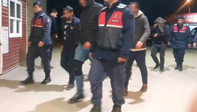 Bağ Evindeki Uyuşturucu Partisi Polisi Harekete Geçirdi
