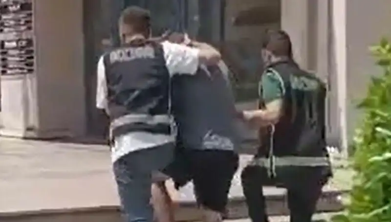 Sahte Dövizle Alışveriş Yapan Turist Sınır Dışı Edildi: Olayın Perde Arkası!