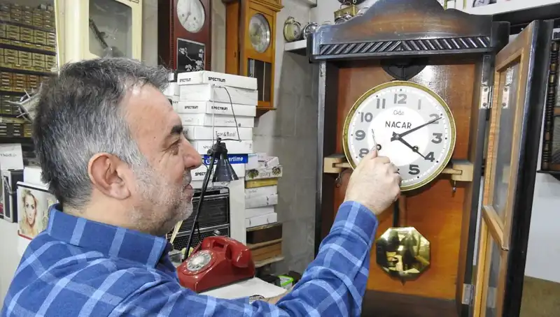 Tarihe Tanıklık Eden Saatler: 10 Metrekarelik Dükkanın Hikayesi