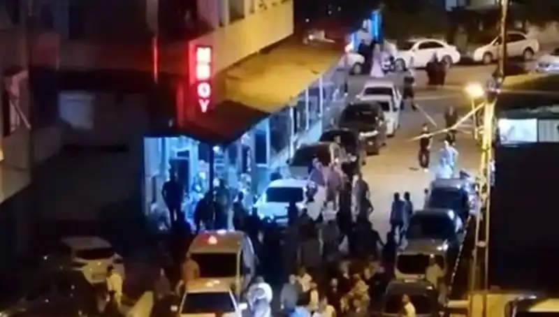 Düğün Konvoyunda Şok Edici Olay: Kalabalığa Daldı